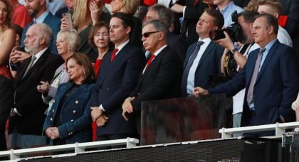 ‘Which team is in the red and white?’ – These Arsenal fans ridicule Kroenke in caption contest